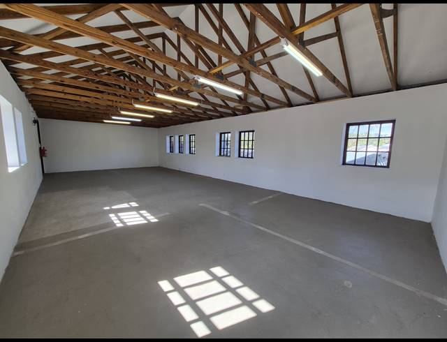 89M² OFFICE TO LET IN PARKMORE